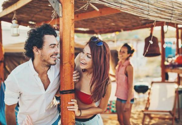 「好きかもしれない…」好きな人の興味を惹きつけるアプローチ方法って？