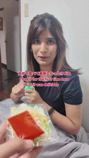 インド料理屋でしか見ない【オレンジ色の謎ドレッシング】インド人彼女に見せた結果…