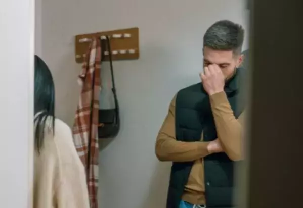 気をつけて！！男性がドン引きする『女性の行動』