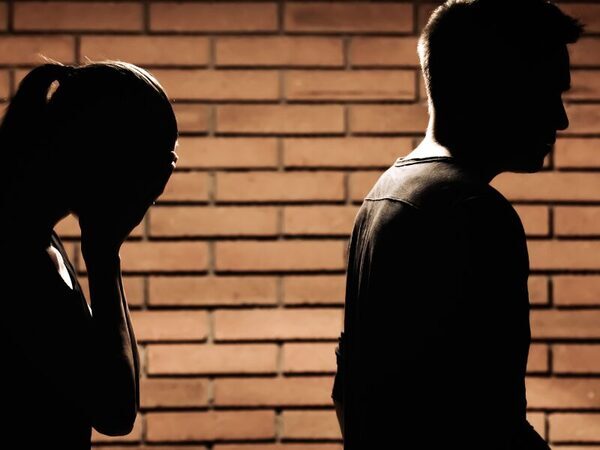 男性が彼女に”冷たくする”理由。3位「心に余裕がない」2位「愛が冷めた」1位は…