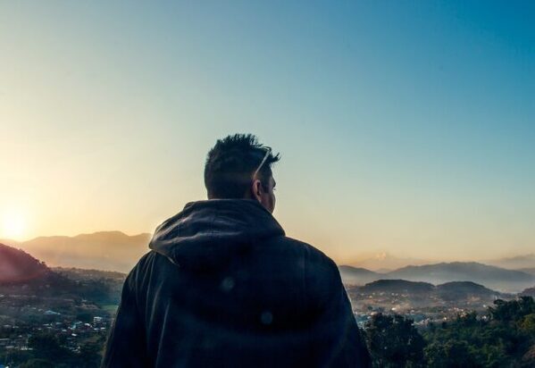 これが男性の本音。好きな人を徹底的に「避ける」理由