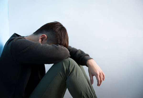 男性が”冷める”女性の行動。3位「清潔感がない」2位「ネガティブ発言」1位は…