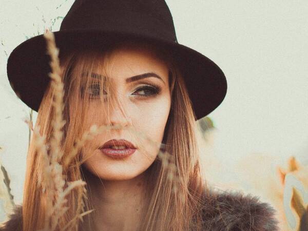 やっべ、マジで好き！男が沼る『フェロモン女子』って？