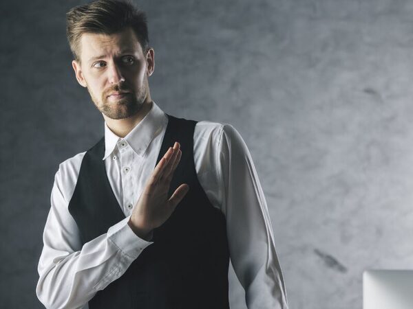 男性が”嫌悪”する女性の行動。3位「理想が高すぎる」2位「過度な自虐」1位は…