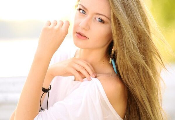 「頭から離れない…」男性を沼らせる女性の特徴