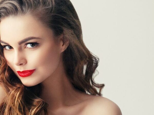 「やっば…超好き」男性が本能的に沼る女性の特徴