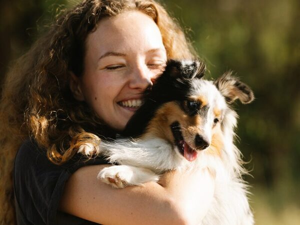 男は絶対好き！男人気急上昇中の「犬系女子」とは