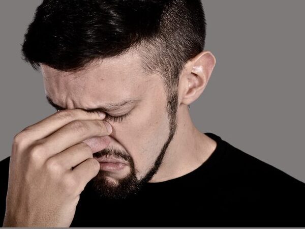 男性が”大嫌い”な女性の行動。3位「短気」2位「嘘をつく」1位は…