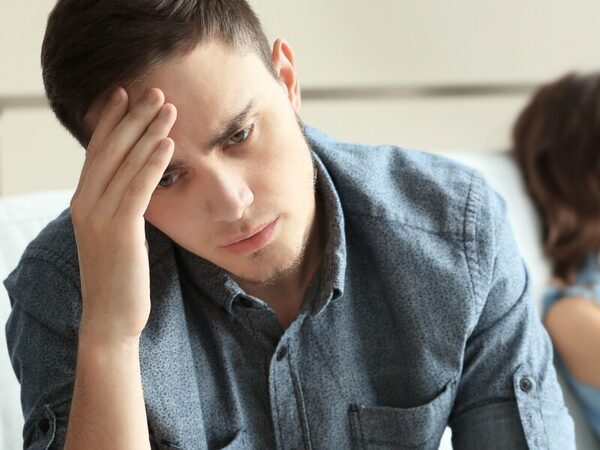 男性が”ドン引き”する女性の行動。3位「コミュ障」2位「口が悪い」1位は…