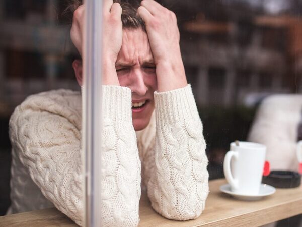 男性が”大嫌い”な女性の行動。3位「ヒステリック」2位「KY」1位は…