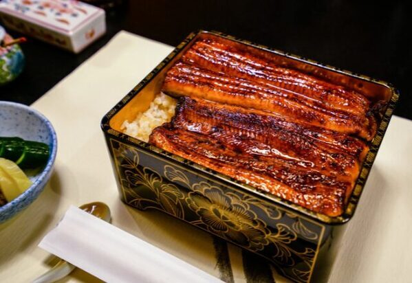 義実家帰省で…贅沢な“うな重”に歓喜！？だが、蓋を開けた途端「え…？」
