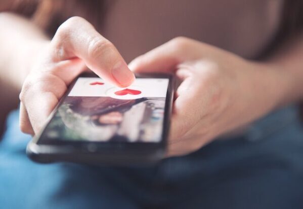 マッチングアプリで＜理想の男性＞を発見！しかし⇒初デートに現れた“姿”を見た途端…固まった女性の話