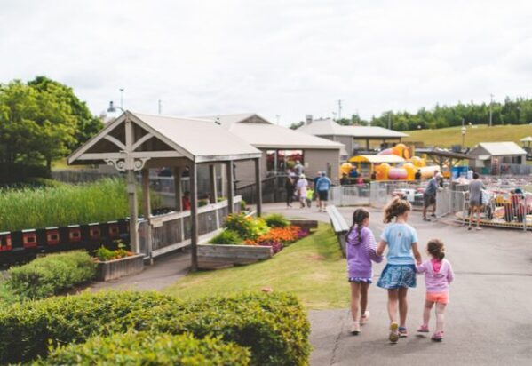 子どもと妻をおいて…フラフラとどこかへ行く夫。炎天下で妻の怒りは爆発寸前！？