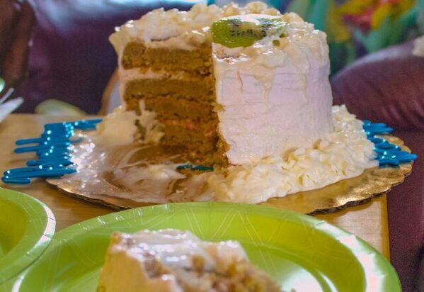 息子の誕生日ケーキを…笑って食い尽くした夫！？許せない母と息子が結託した結果