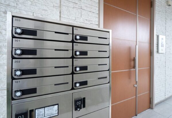 3週間里帰りしていた妻が…帰宅後「1枚の封筒」に絶句！？夫の無責任さにドン引きした話