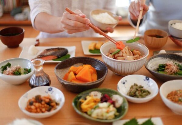 食事中のマナーが悪い夫。注意しても聞かなかったが…息子の一言で夫が息をのんだ逆転劇