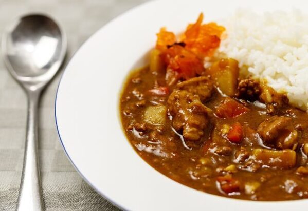 妊娠中【匂いつわり】に悩む妻に“カレー”を振舞う夫！？直後⇒強烈な吐き気に襲われた妻を見て「…あれ？」