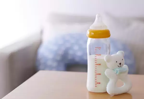 生後2ヶ月の息子が大泣き！慌ててあやす嫁だが⇒「抱っこするな」放置を推す義母に絶句！？夫に相談した結果…