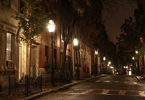 夫の同僚だと紹介されたが…妻に【妙なアピール】をしてきた女。後日「…やっぱり！」“女の勘”は正しかった！？