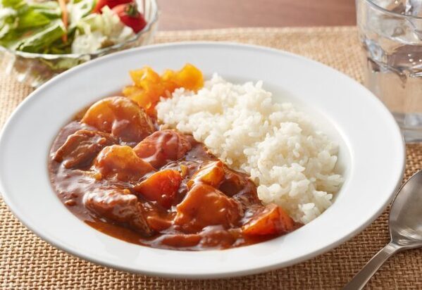 義実家で…“手作りのカレー”を一晩寝かせた嫁。しかし翌朝「うわっ…何これ！」冷蔵庫を開けた嫁が“驚愕”したワケ。