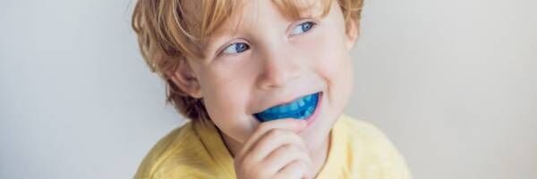 子供の歯並びは10万円以下で歯科矯正！安い/簡単/夜だけで歯並びをキレイにする方法