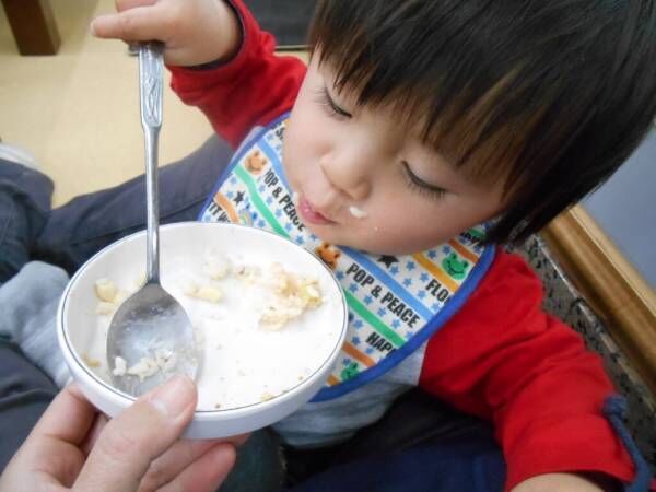 遊び食べはいつまで続く 食べ物で遊ぶ原因と上手な対処法を紹介 21年6月9日 ウーマンエキサイト 1 3