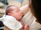 新生児にする添い乳って？メリット・コツ・リスクを解説！