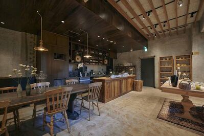 銀行の金庫がカフェに大変身。兜町の新名所〈BANK〉｜斉藤アリスのコーヒースタンド探訪