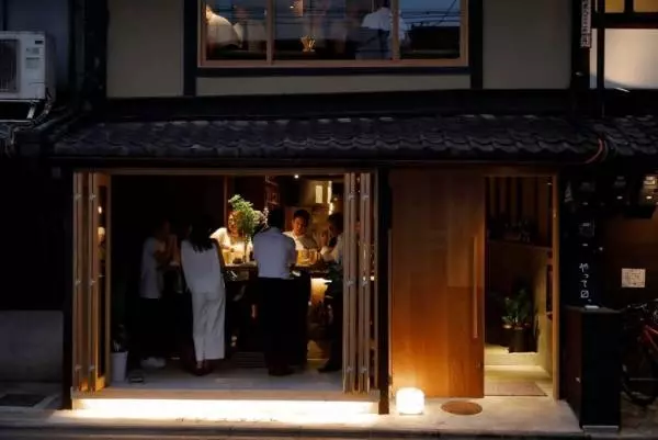 京都 〆は美味しいお酒で 京町家を改装したおしゃれ居酒屋 バー3選 E レシピ 料理のプロが作る簡単レシピ 1 2ページ