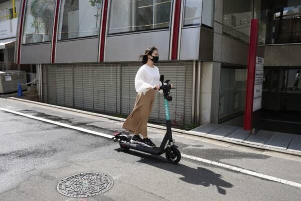 電動キックボードのシェアリングサービス Luup が都内0ポートでスタート 安全運転のコツ 注意点は 21年5月18日 ウーマンエキサイト 6 6