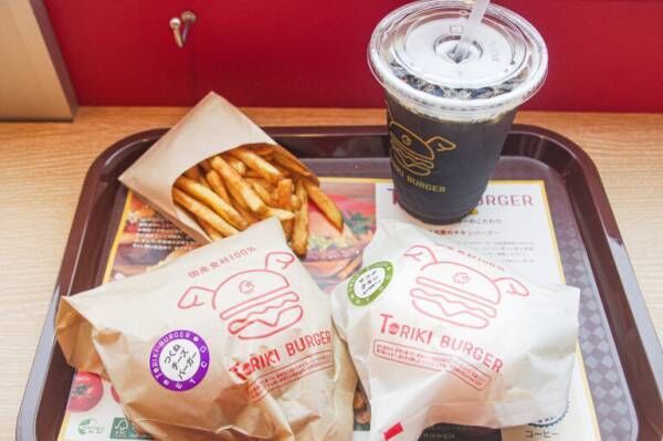 〈鳥貴族グループ〉の新業態・チキンバーガー専門店〈TORIKI BURGER〉が大井町にオープン。