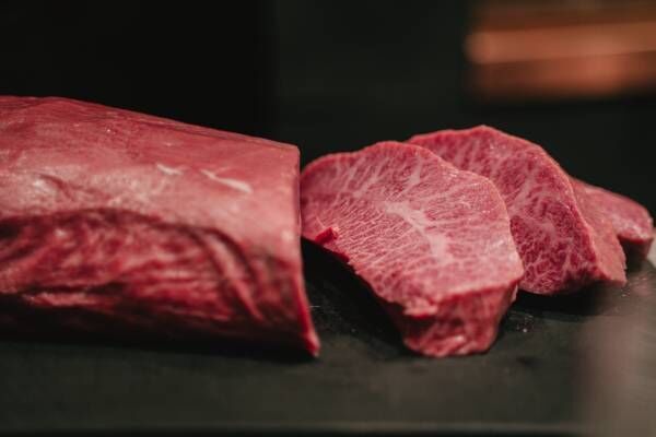 五感で楽しむ熟成肉。西麻布の体験型レストラン〈FIRE WOOD TOKYO〉がグランドオープン！