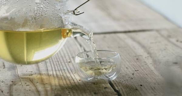 ワイン用ブドウの葉を使った、新しいお茶？！〈北海道TEA〉をお取り寄せ。