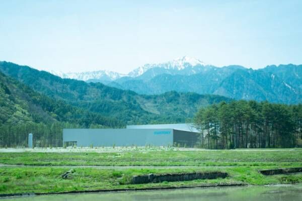 長野県大町市に「サントリー天然水」のブランド体験型施設がオープン。