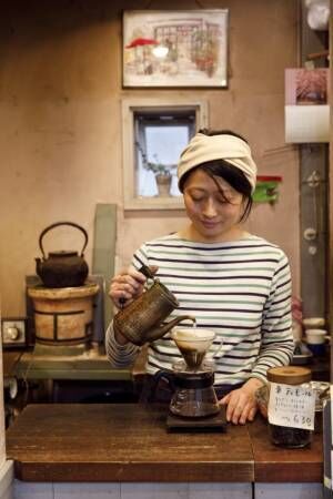 〈丸田ストアー〉 に集う人々が愛するコーヒー時間。「鉄瓶で沸かす湯で淹れる一杯が輪の中心に。」