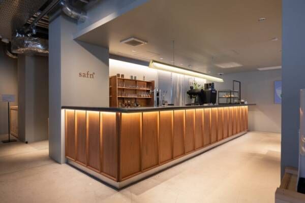 知的好奇心を刺激するカフェ〈safn° (サフン) 〉が、〈KAIKA 東京 by THE SHARE HOTELS〉にオープン。