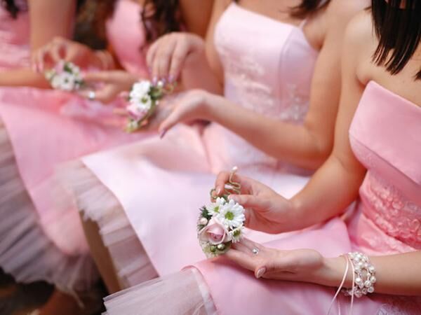Bridesmaids With Bouquets