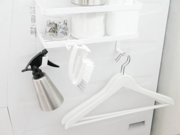 給水ホースがスッキリ収まる！洗濯機横マグネットラック[PR]