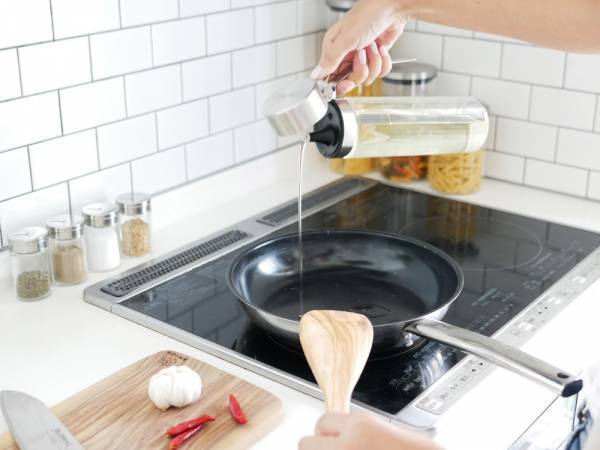 オイルもビネガーも美味しいまま保存できる「オイシイボトル」[PR]