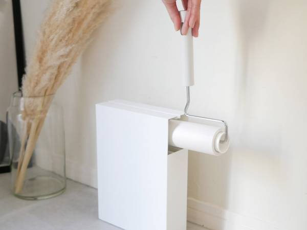 隠してスタイリッシュに収納できるカーペットクリーナースタンド[PR]