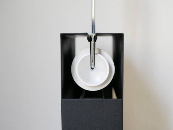 隠してスタイリッシュに収納できるカーペットクリーナースタンド[PR]