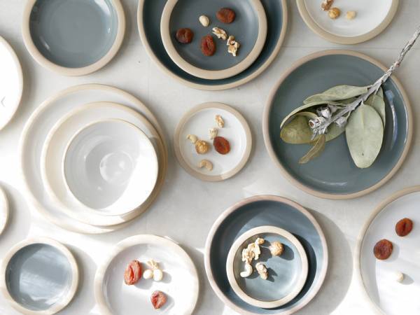 土の風合いを感じられるシンプルな器[PR]