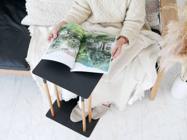 好みの位置に差し込めるスタイリッシュなサイドテーブル[PR]