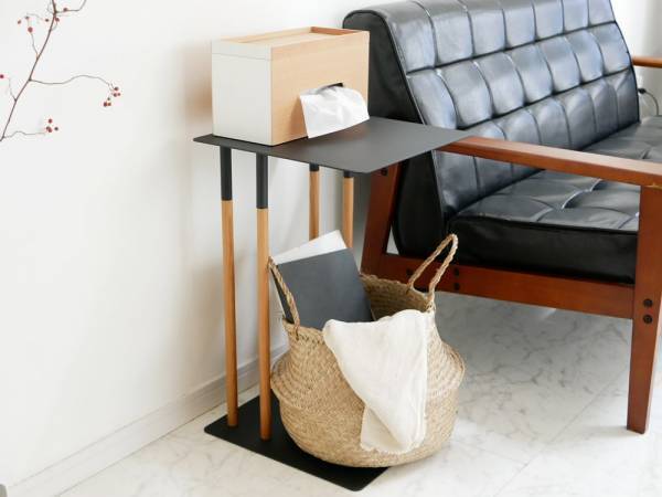 好みの位置に差し込めるスタイリッシュなサイドテーブル[PR]