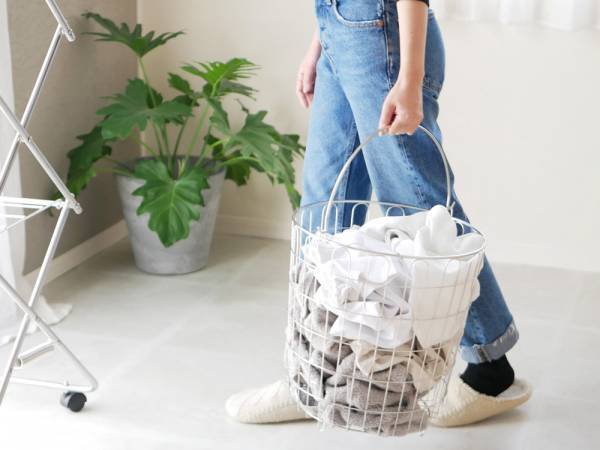 洗濯物を効率的に干すことができるコンパクトなタワー型室内物干し[PR]