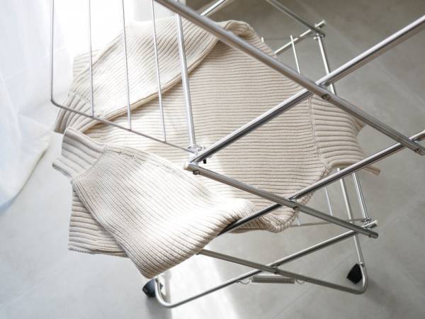 洗濯物を効率的に干すことができるコンパクトなタワー型室内物干し[PR]
