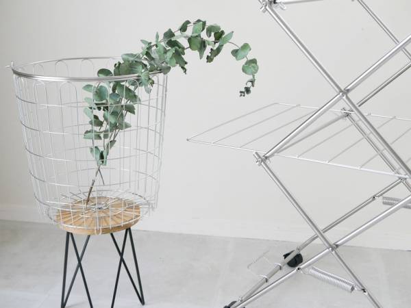 洗濯物を効率的に干すことができるコンパクトなタワー型室内物干し[PR]