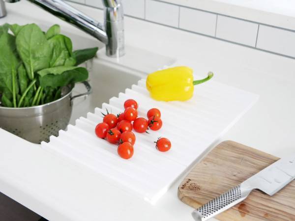 折り畳めるシリコン水切りトレー[PR]