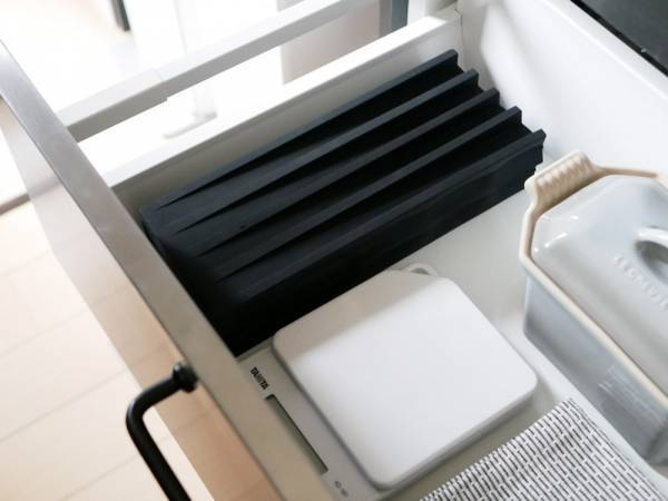 折り畳めるシリコン水切りトレー[PR]