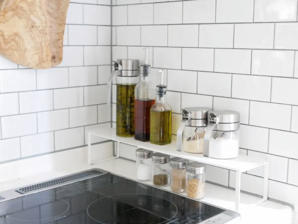 下駄箱の中の収納力を倍にする伸縮シューズラック[PR]